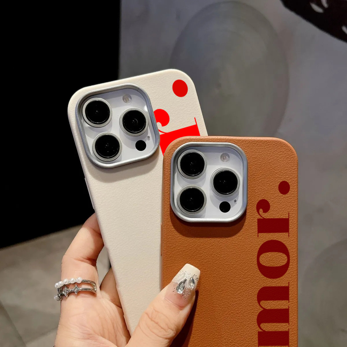 De rode artistieke letter Lich - Phone Cases Red recensie en prijs
